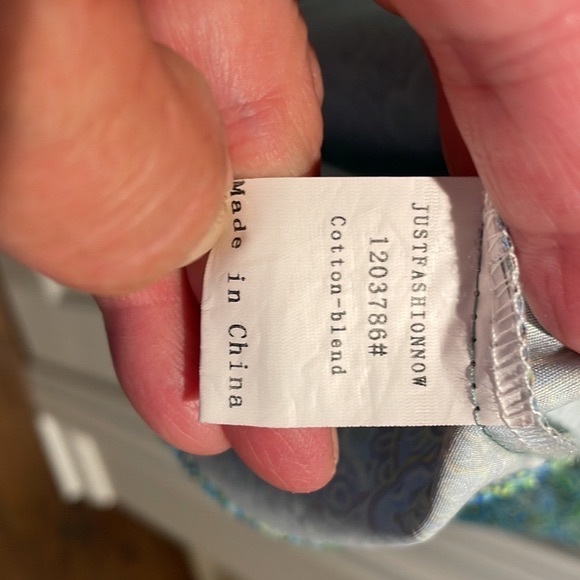 Women’s tunic.  Never worn without tags. - Picture 4 of 4